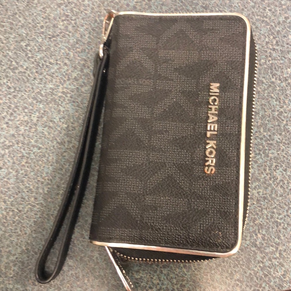 Michael Kors wristlet/wallet